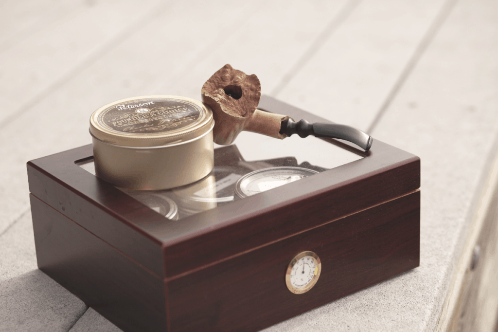 Humidor & Pipe